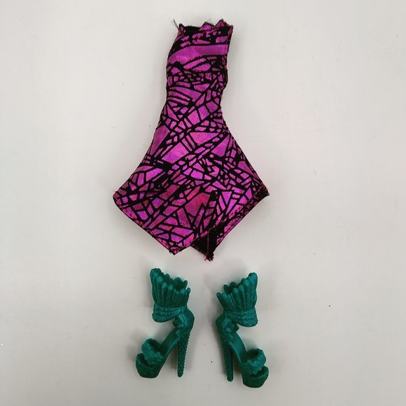 3/$25 Monster High Doll Clothes Catty Noir Boo York Dress & High Heel Shoes - Picture 1 of 3